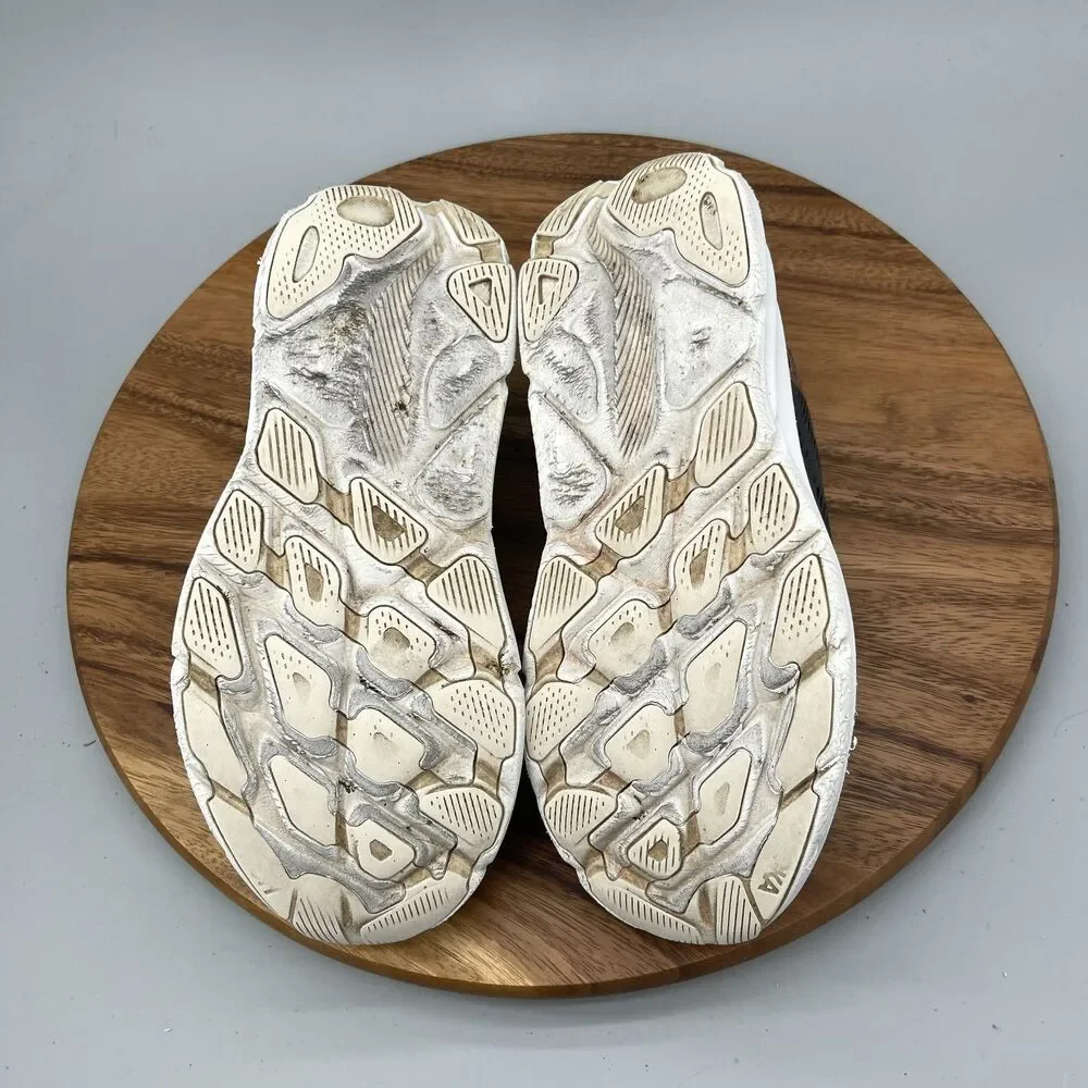 Hoka One One one please